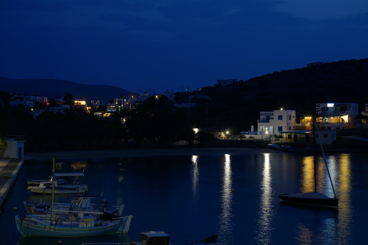 Ágios Geórgios auf Irakliá in der (späten) Blauen Stunde
