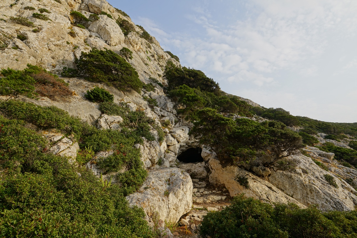 Eingang zur Höhle des Heiligen Johannes auf Irakliá