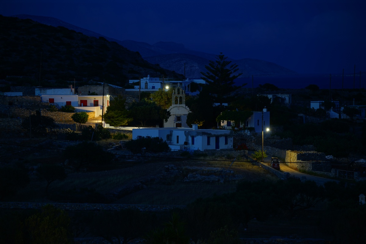 Blaue Stunde in Mesariá auf Schinoússa