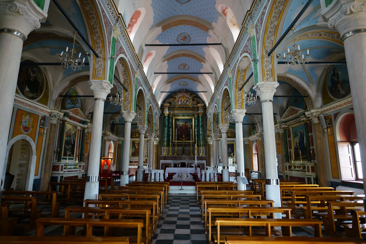 In der katholischen Bischofskathedrale Ágios Geórgios in Áno Sýros