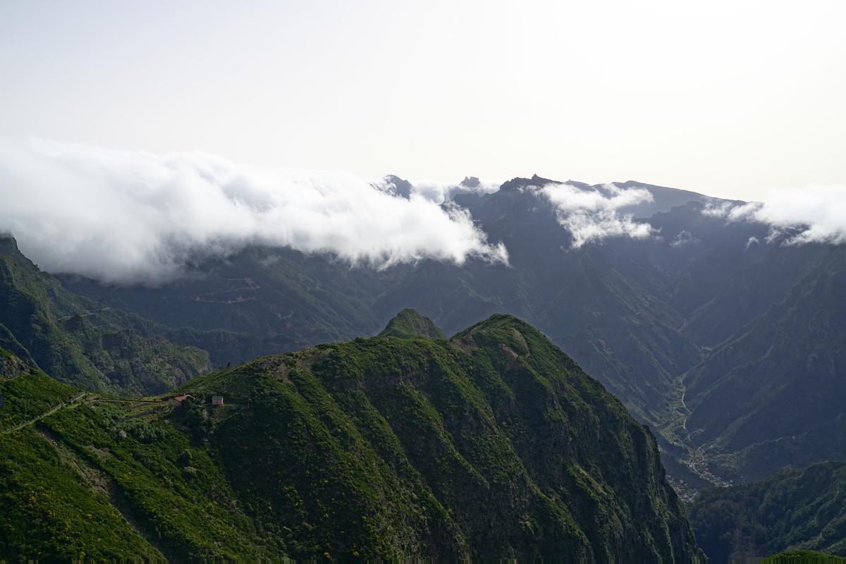 Blick vom Miradouro Lombo do Mouro auf Madeira nach Osten