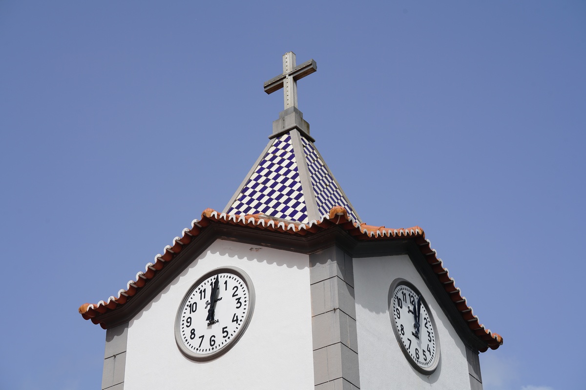 Detail des Kirchturms der Kirche in Rosário auf Madeira, dieses „Bayernmuster“ ist hier auf den Kirchtürmen sehr verbreitet
