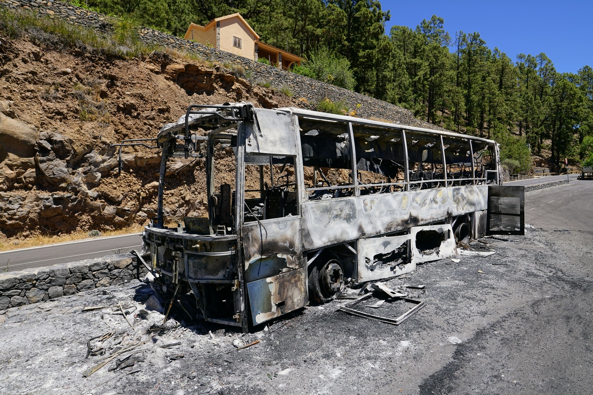 Ausgebrannter Bus am Pino Gordo auf Teneriffa