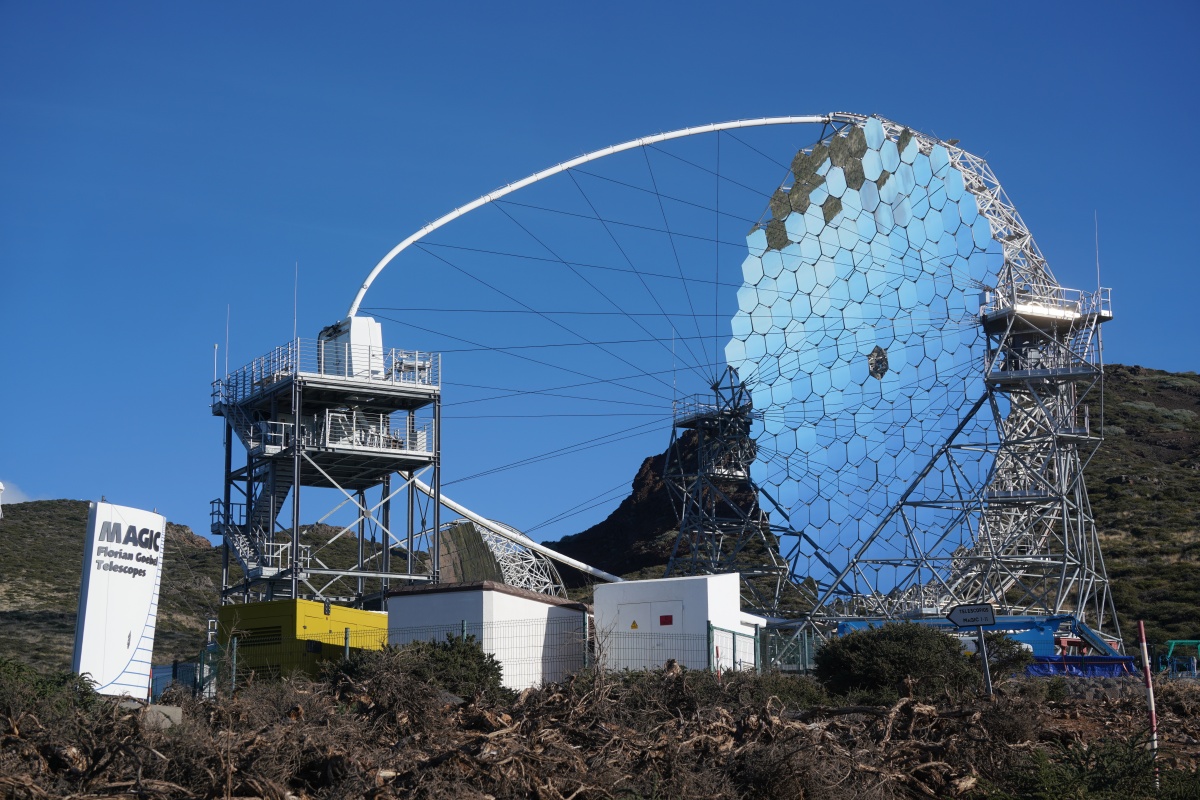 Eines der zwei MAGIC-Teleskope „Florian Goebel“