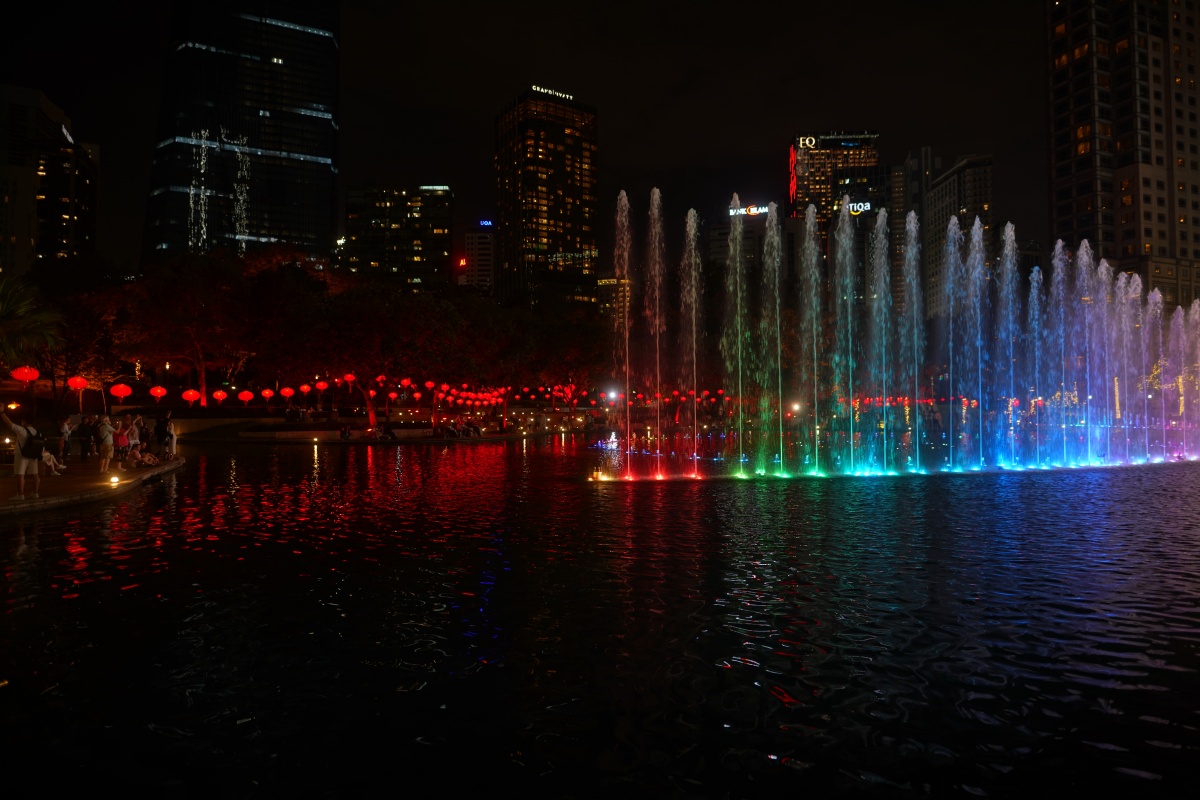 Symphony Lake im Taman KLCC am Fuße der Petronas Towers in Kuala Lumpur