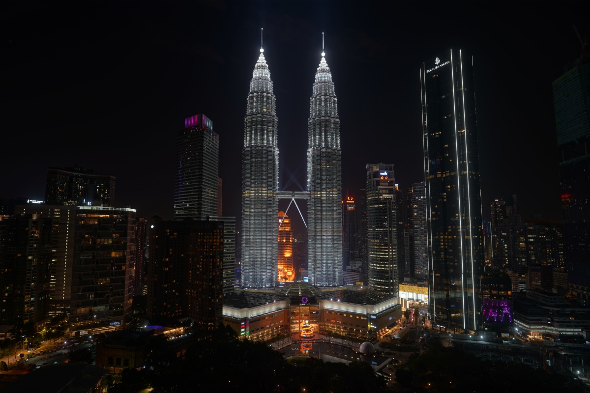 Blick von der SkyBar im Traders Hotel Kuala Lumpur auf die Petronas Towers
