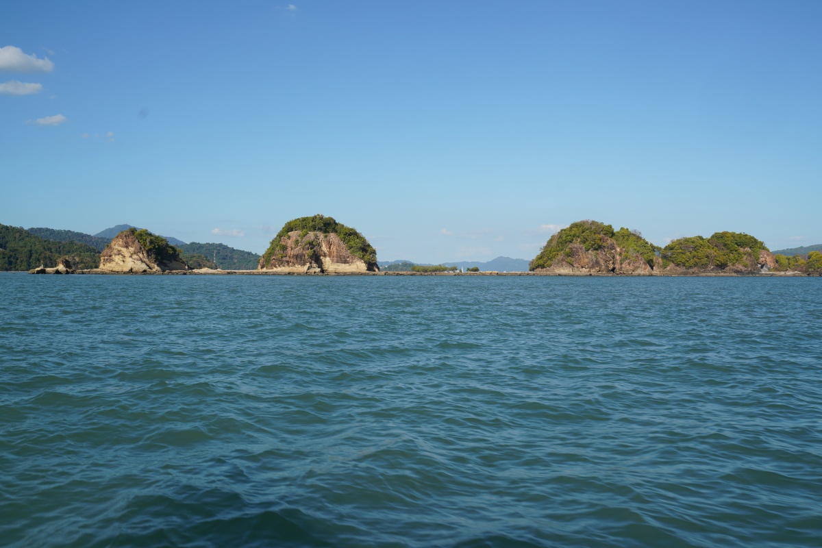 Unförmige Gestalt von Pulau Ular vor Langkawi – bei Flut sind es mehrere getrennte Inseln