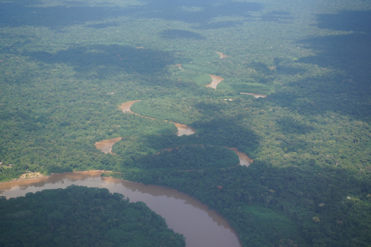 Tambopata-Fluss mit Nebenfluss bei La Torre
