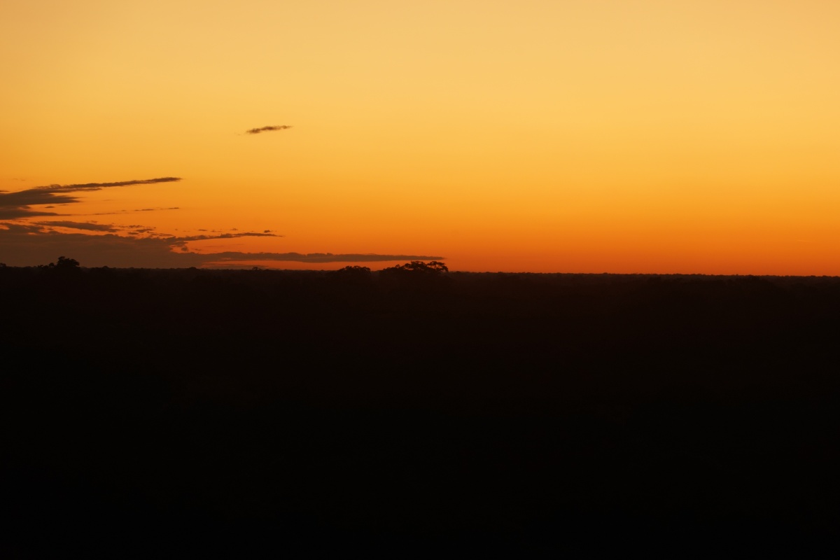 Sonnenuntergang über dem Tambopata-Nationalreservat