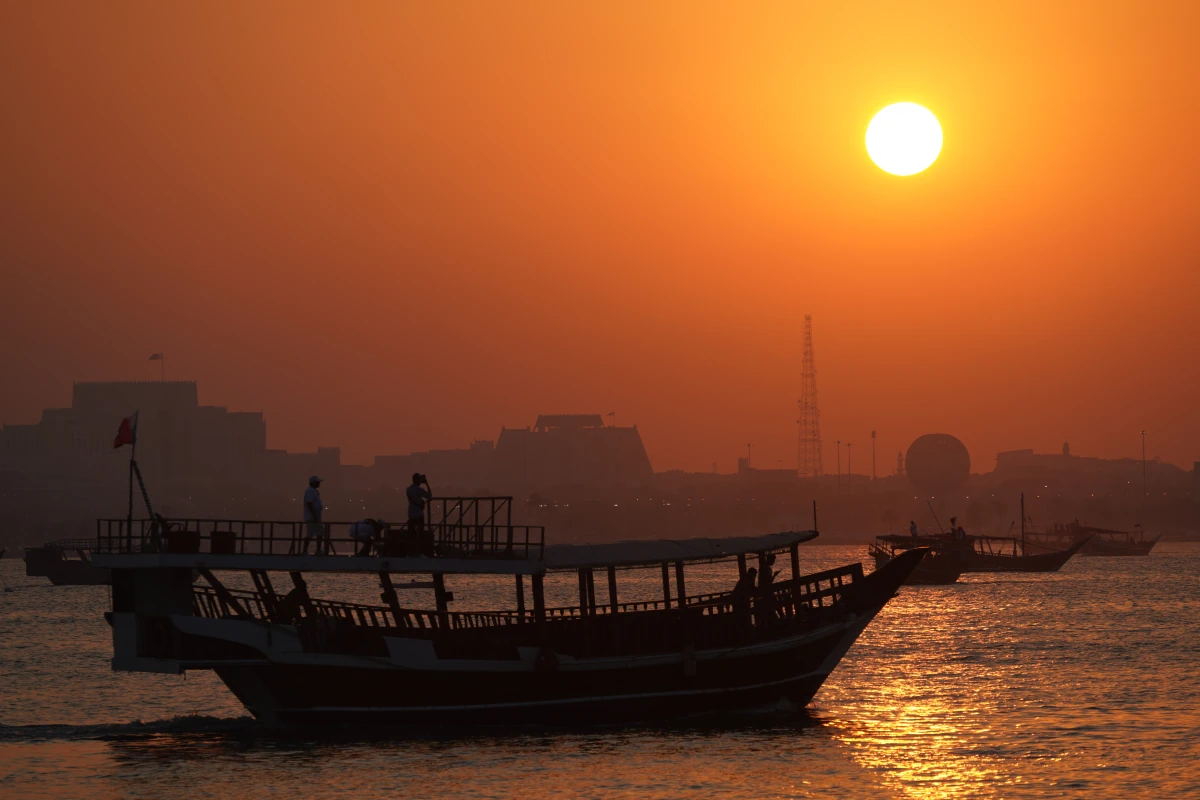 Dau in der Doha Bay im Sonnenuntergang