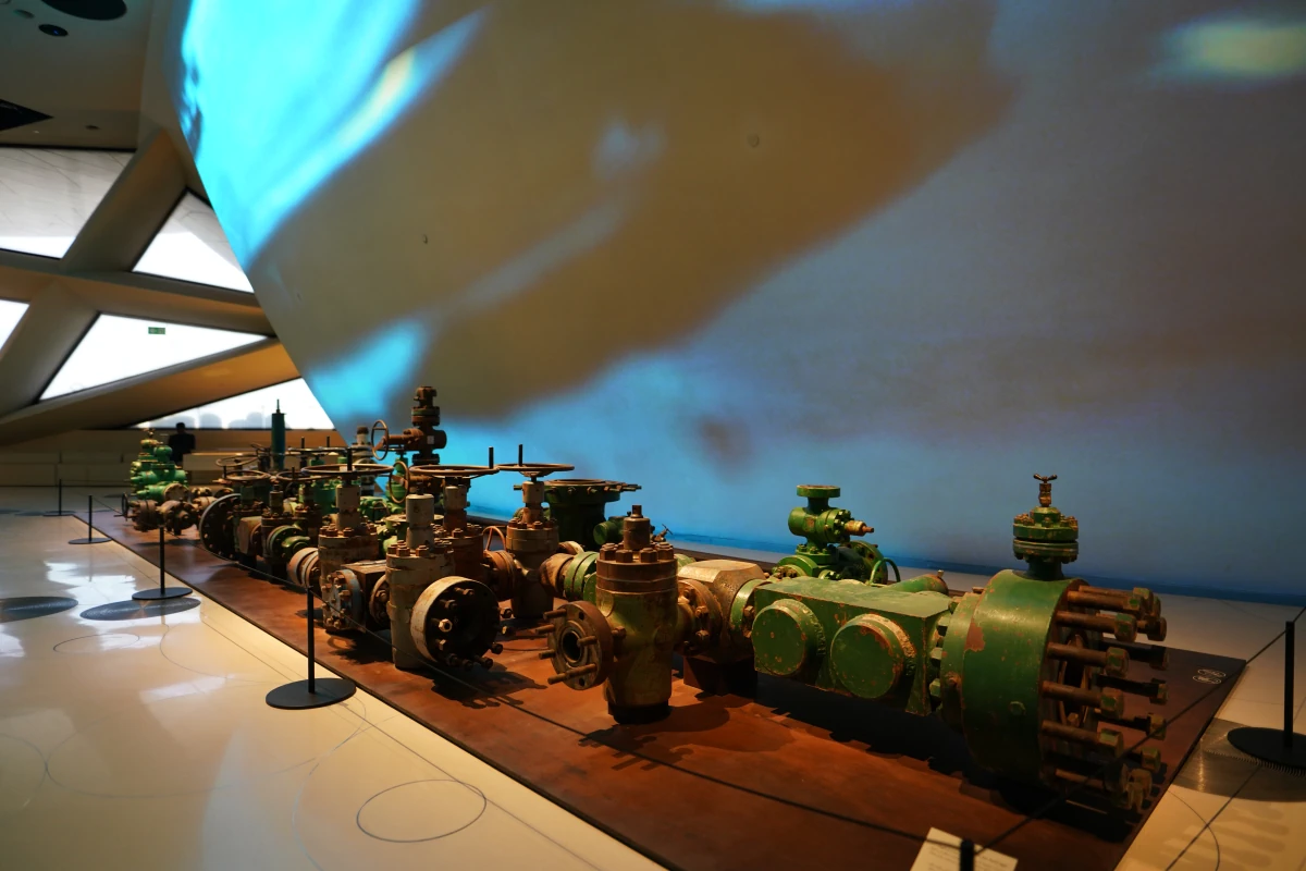 Ölpumpen im Nationalmuseum von Katar