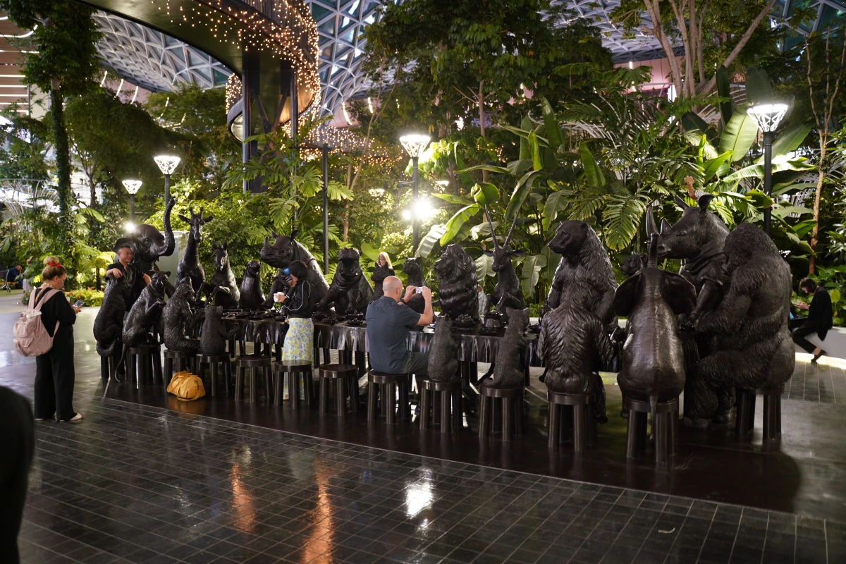 Wildlife Wonderscapes von Gillie and Marc im Hamad International Airport