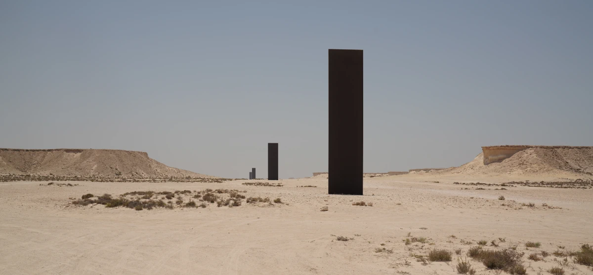 East-West/West-East von Richard Serra im Brouq-Naturschutzgebiet nördlich von Zekreet in Katar