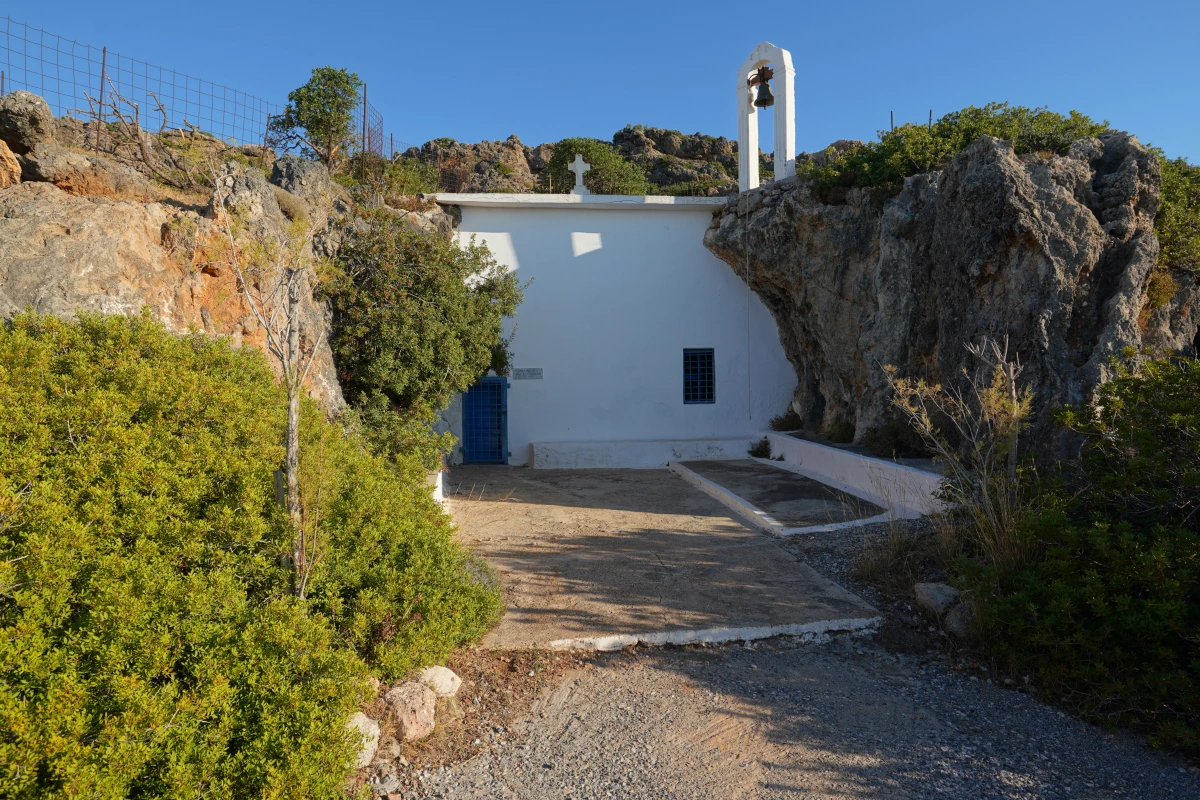 Höhlenkirche Ágios Pandeleḯmonas ke Ágios Andónios bei Loutró auf Kreta