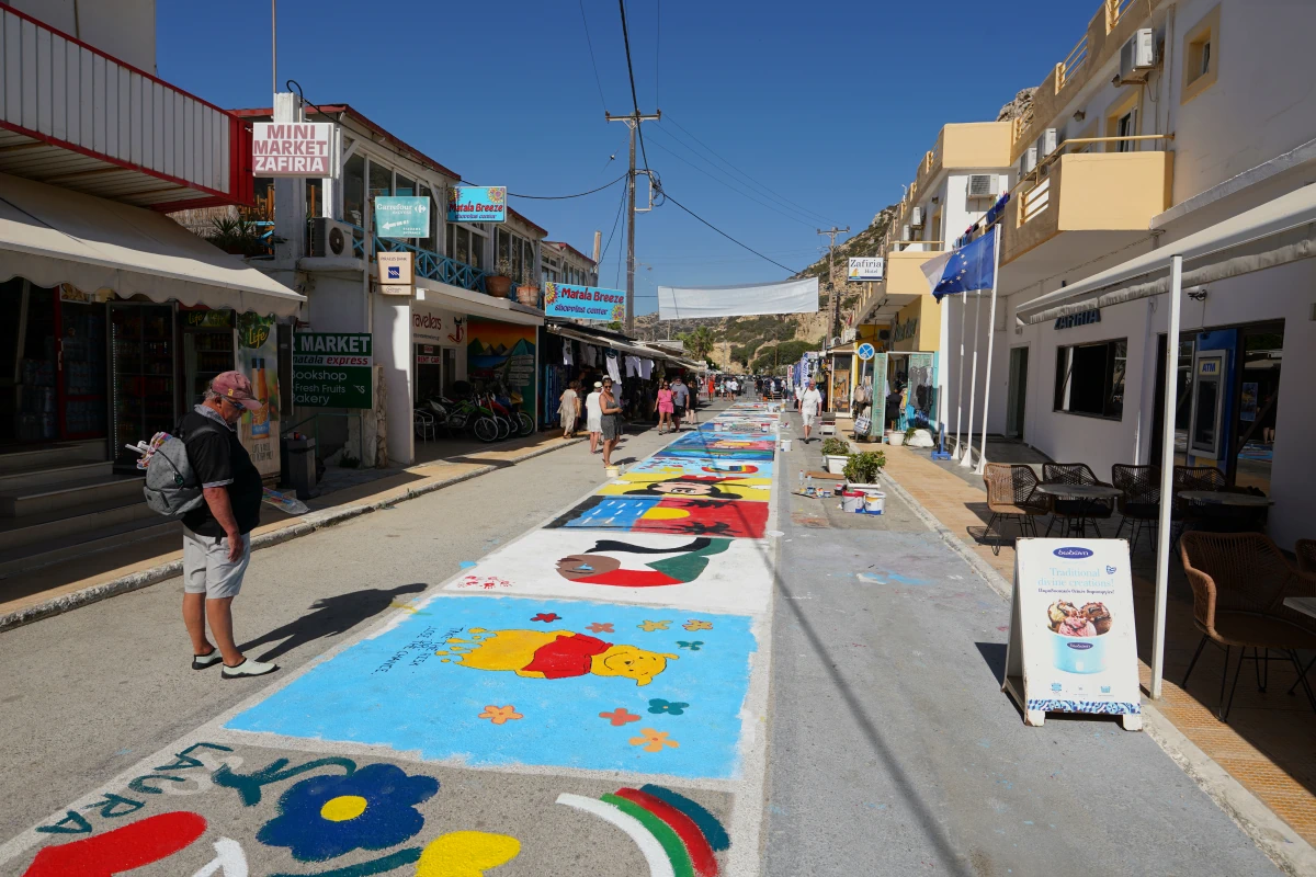 Straßenkunst-Festival von Mátala auf Kreta