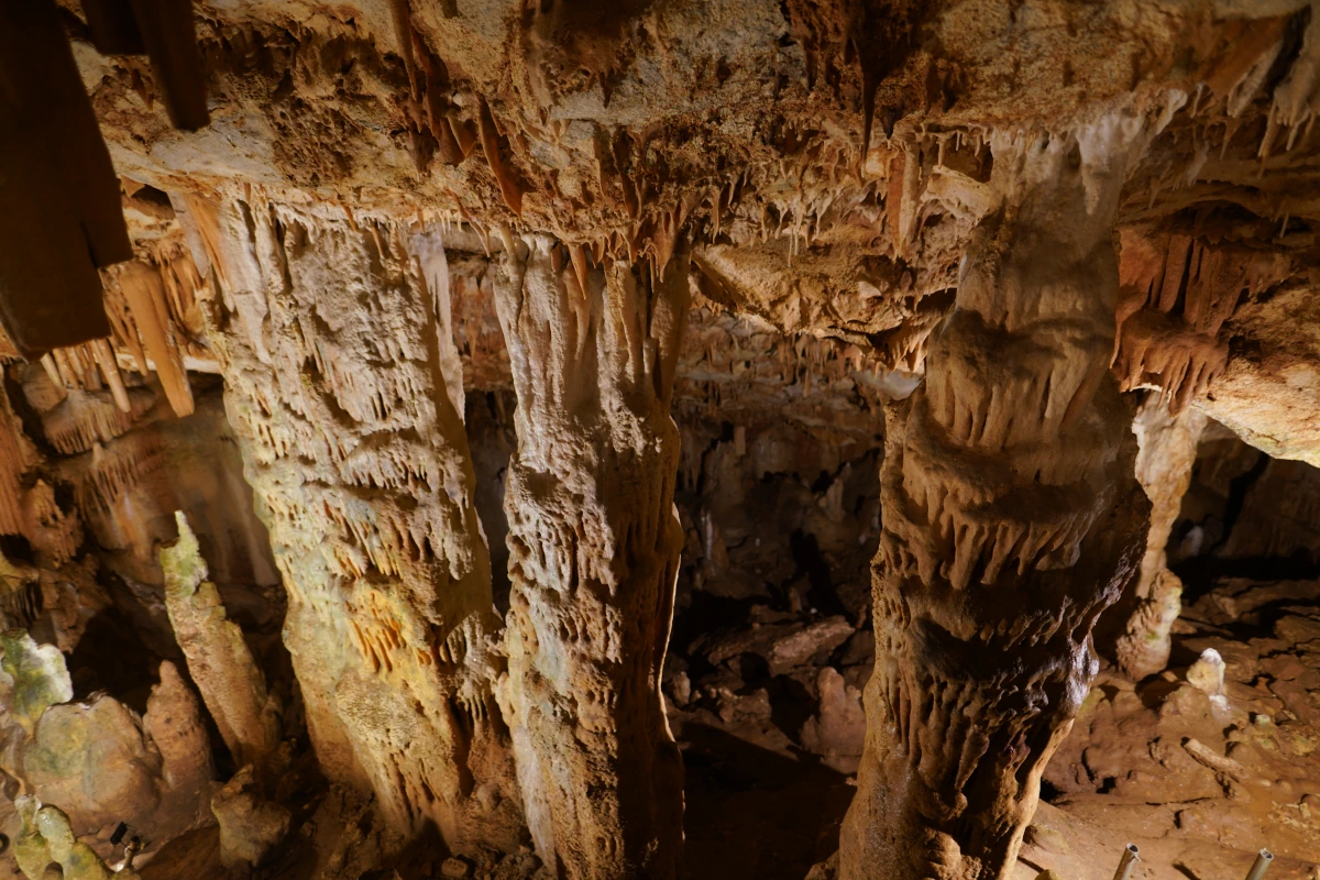 „Das Partenón“ in der Sfendóni-Tropfsteinhöhe auf Kreta, benannt nach seiner Symmetrie