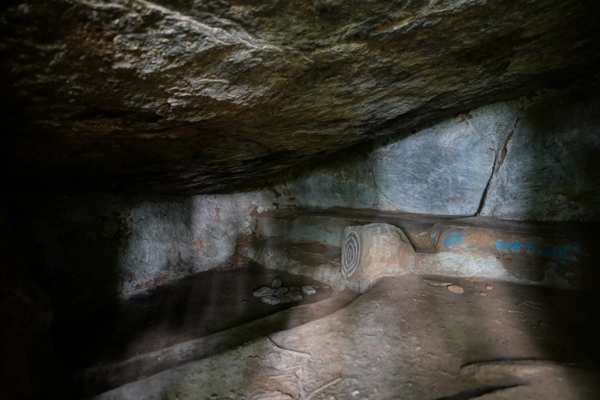 Chitta-Visuddi-Höhle in Udawatta Kele in Kandy – der Geruch von Curry und Geschmacksverstärker hängt in der Luft