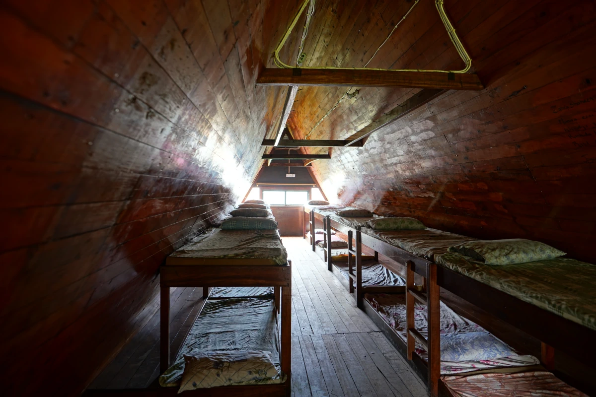 Unterkünfte im Obergeschoss des Gemeinschaftshauses der Mandara-Hütten an der Marangu Route im Kilimandscharo-Nationalpark