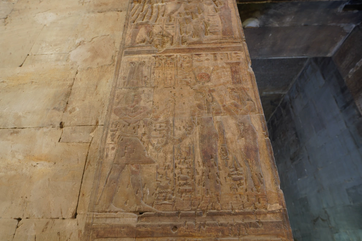 Relief im Isis-Tempel in Assuan