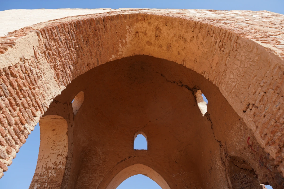 Blick unters Dach des Mausoleums von Scheich Sidi Ali Bin el-Hawa