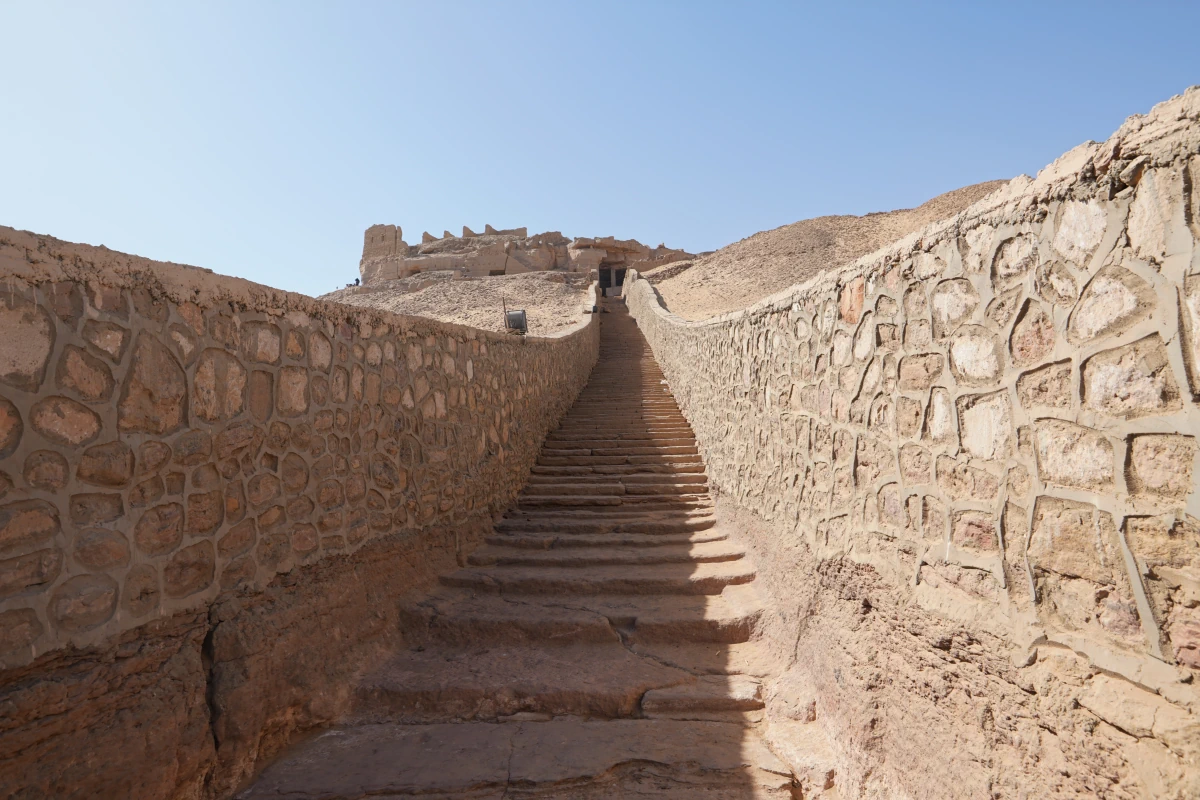 Weg zu Qubbet el-Hawa