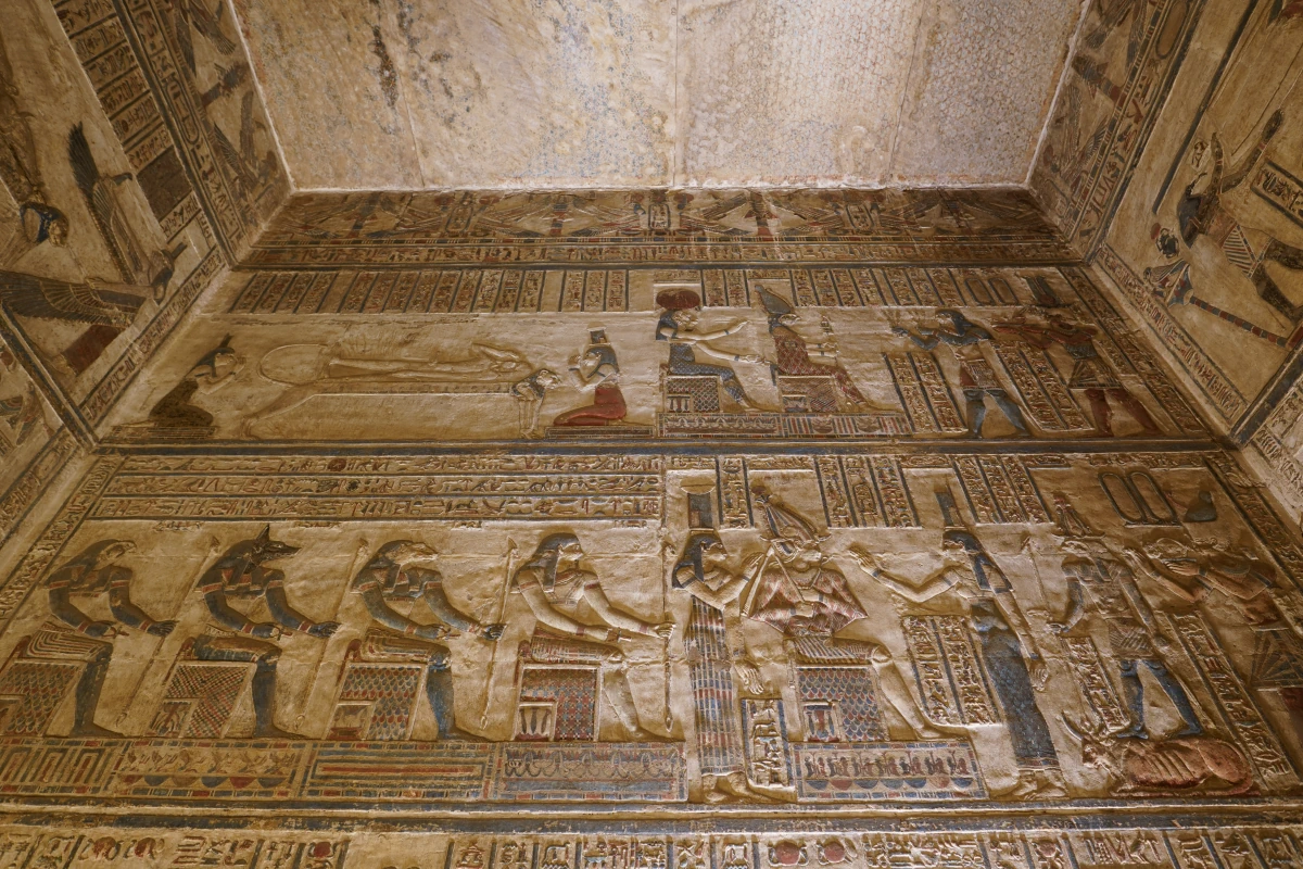 Relief zum Brudermord Seths an Osiris im Tempel von Dendera