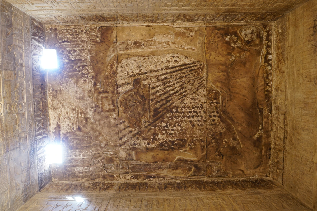 Decke des Geburtstempels der Isis in Dendera