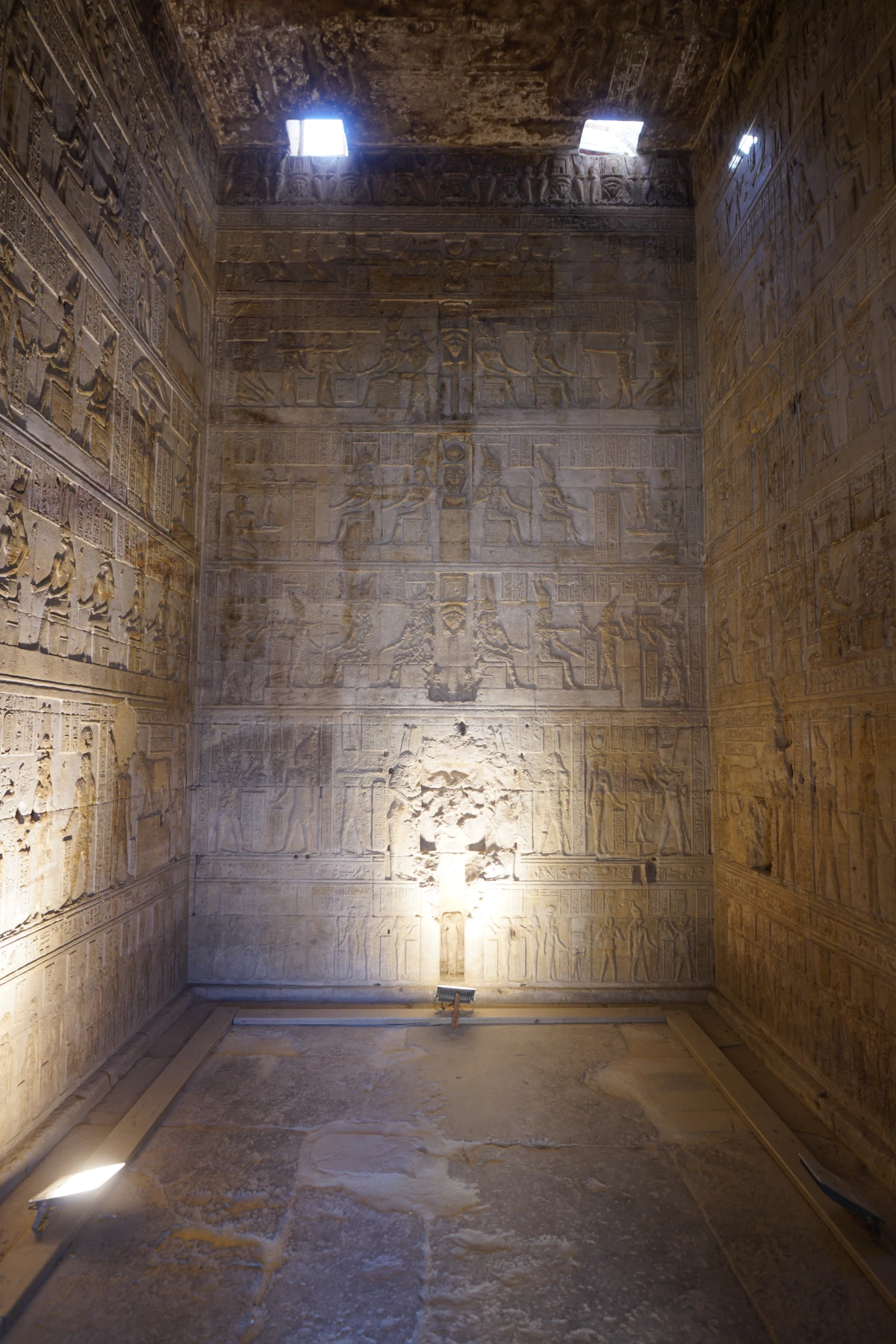 Im Geburtstempel der Isis in Dendera