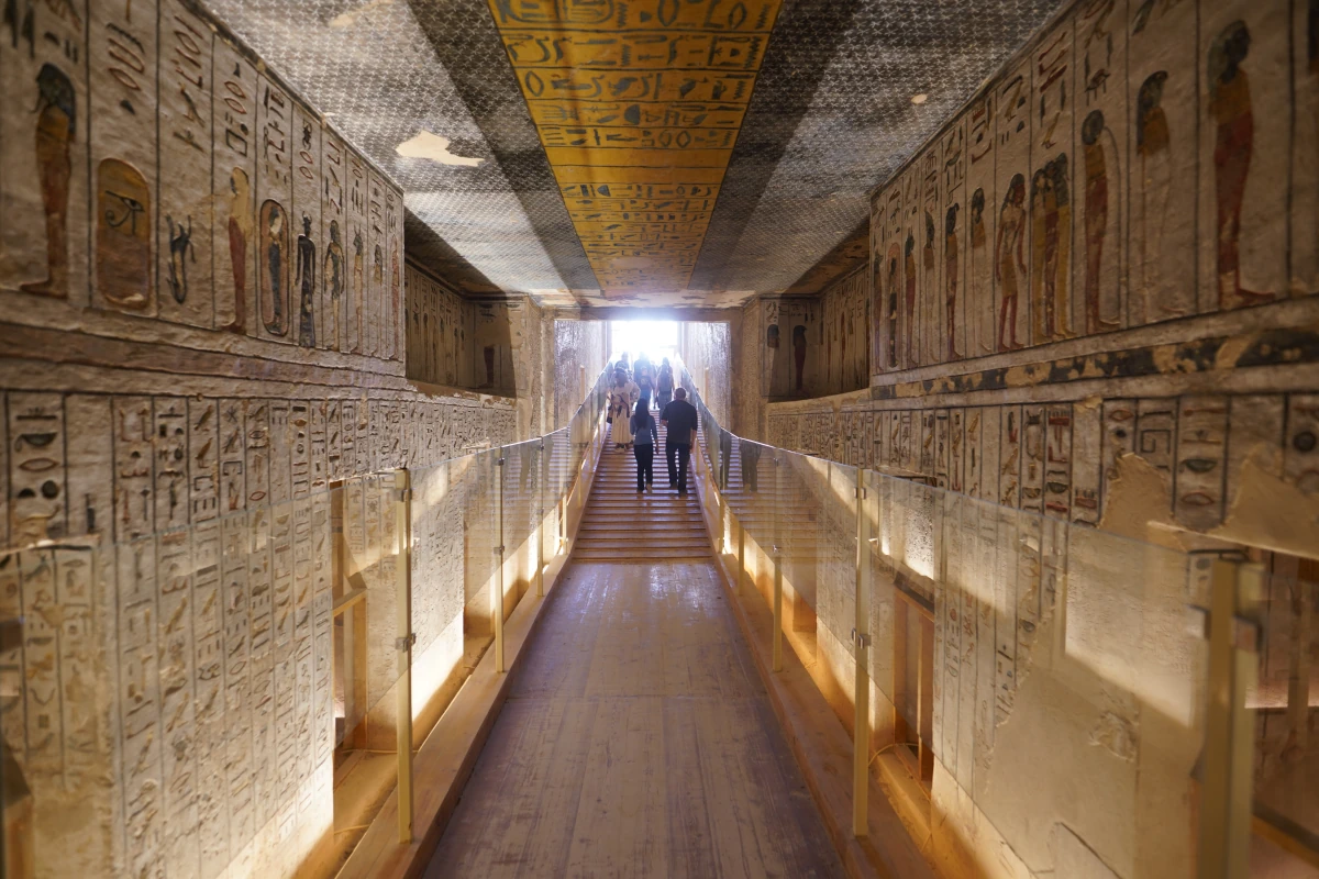 Korridor C (Blick nach draußen) im Grab von Ramses III. (KV11) im Tal der Könige