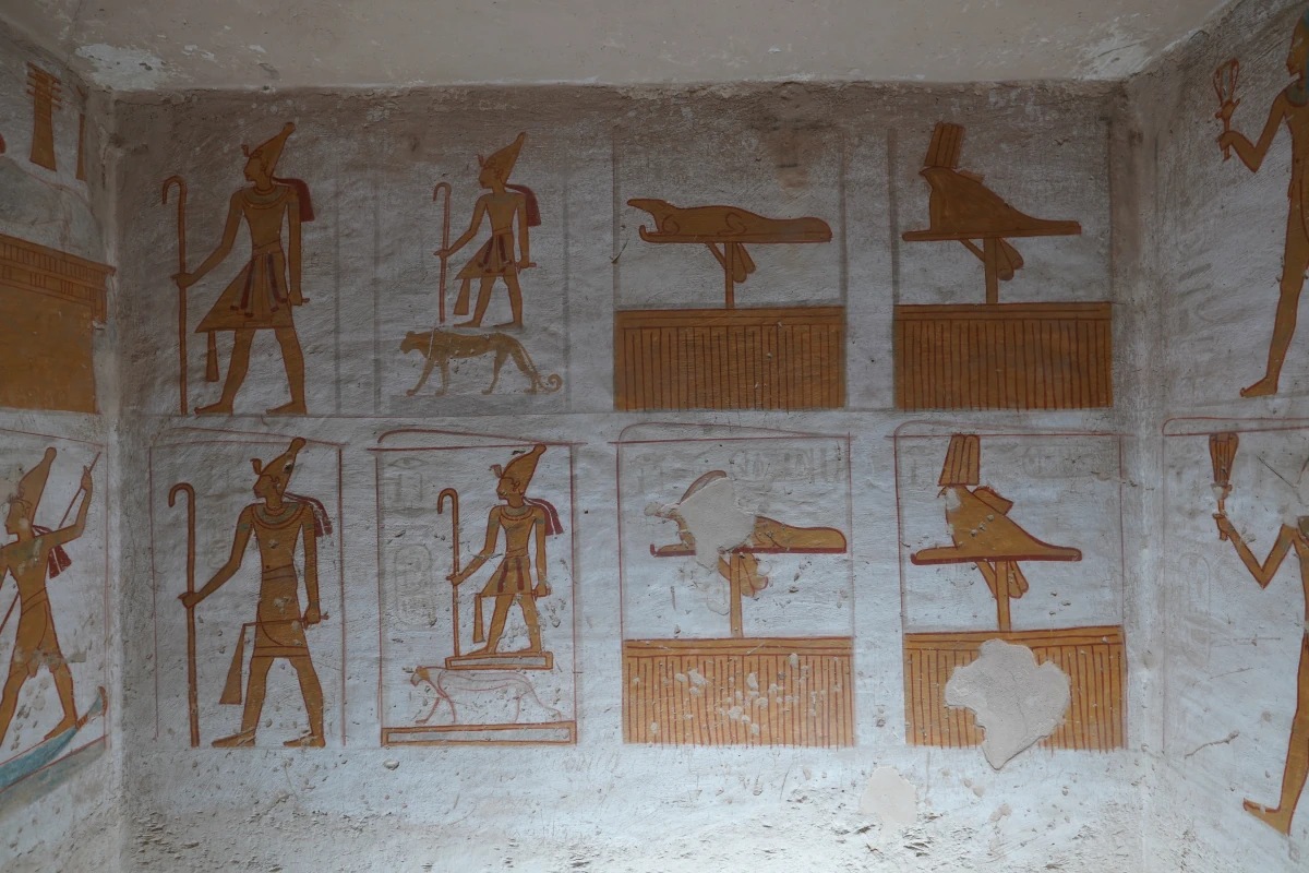 Rechte (vom Eingang aus gesehen) Seite von Kammer E im Grab von Sethos II. (KV15) im Tal der Könige