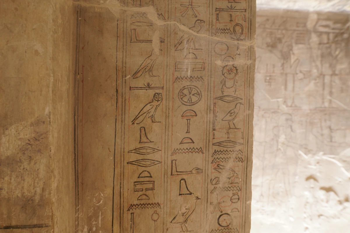 Skizzen an der linken Zarge des Übergangs von Säulenhalle F in Nebenkammer Fa im Grab von Sethos I. (KV17) im Tal der Könige