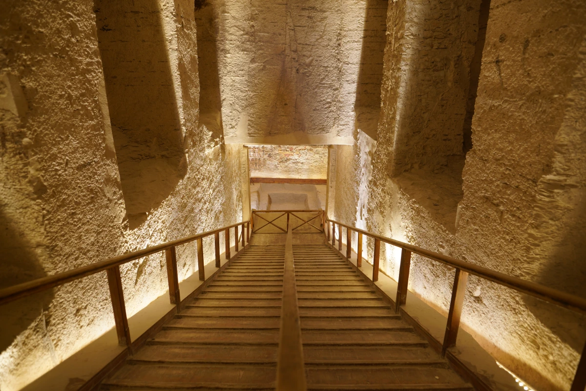 Namenloser Korridor von Kammer F nach Grabkammer J im Grab von Ramses IX. (KV6) im Tal der Könige