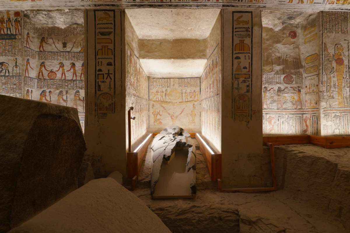 Korridor K mit dem inneren Sarkophag von Ramses VI. in seinem Grab (KV9) im Tal der Könige