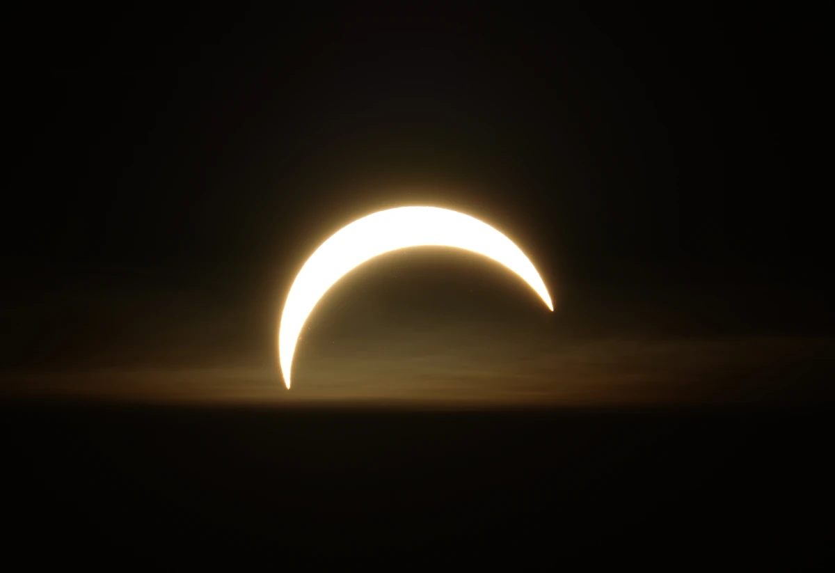 Sonnenfinsternis. Es war etwas bewölkt. Das sorgt für interessante Effekte.