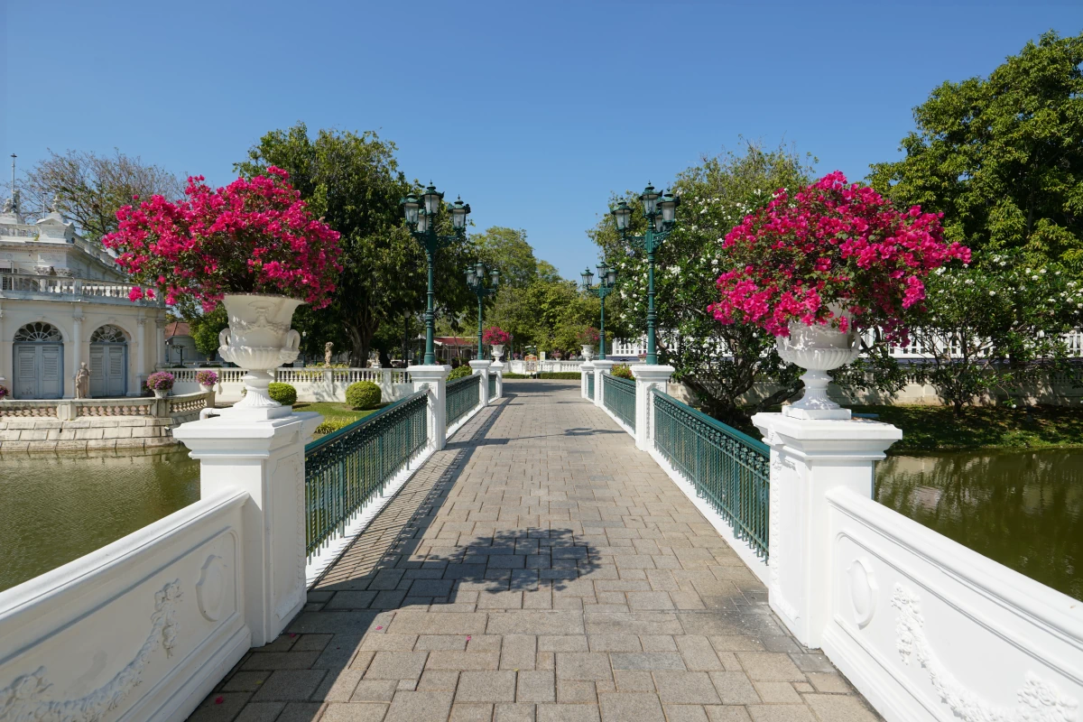 Brücke beim Sommerpalast von Bang Pa-in