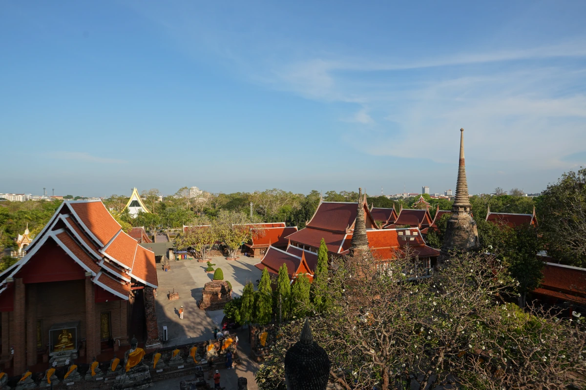 Blick vom Chedi von Wat Yai Chai Mongkon in Ayutthaya