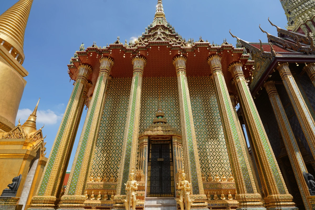 Die Bibliothek in Wat Phra Kaeo im Großen Palast von Bangkok