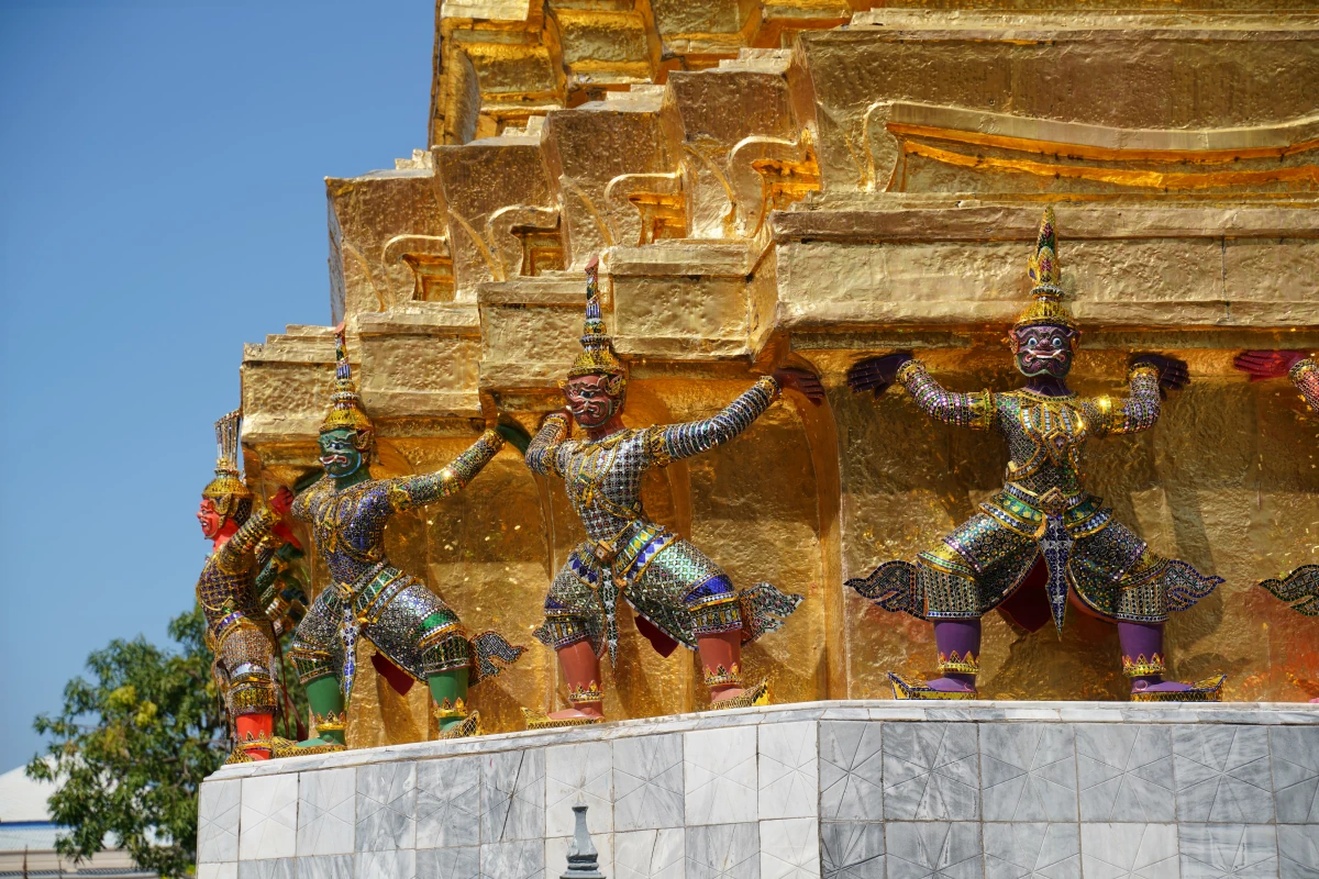 Dämonen in Wat Phra Kaeo im Großen Palast von Bangkok