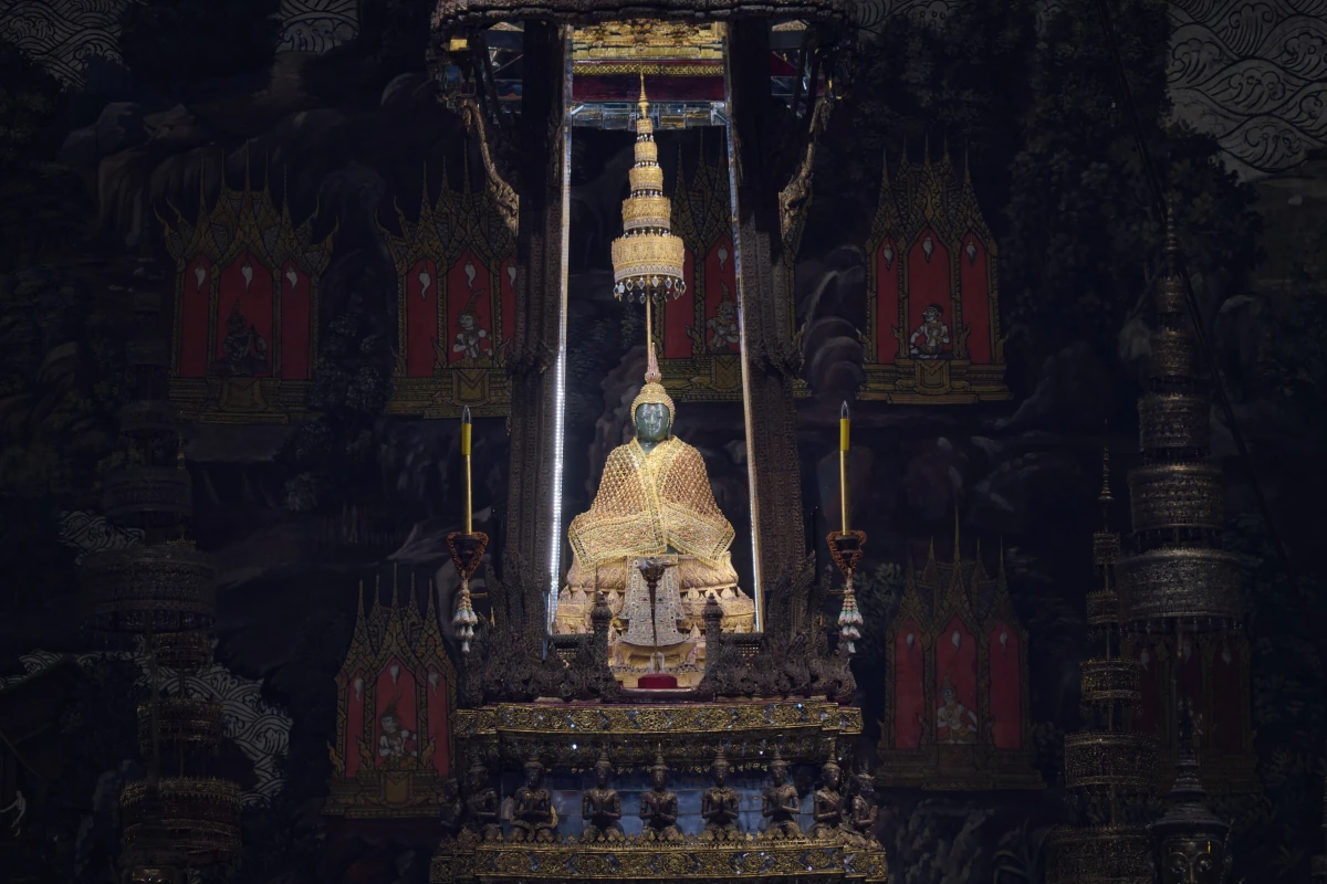 Smaragd-Buddha (Jade-Buddha) in Wat Phra Kaeo im Großen Palast von Bangkok