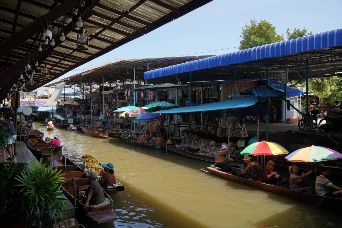 Damnoen Saduak Floating Market
