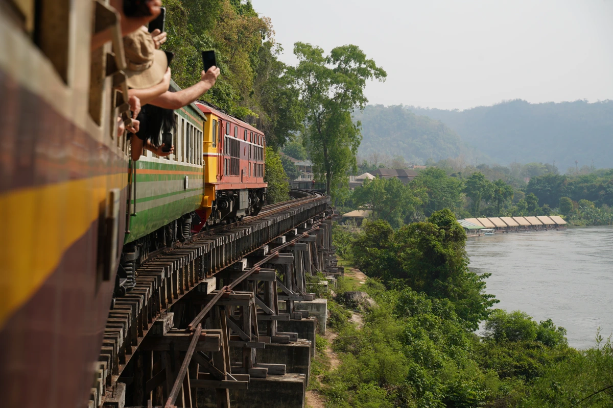 Fahrt über das Tramkrasae-Viadukt des Death Railway
