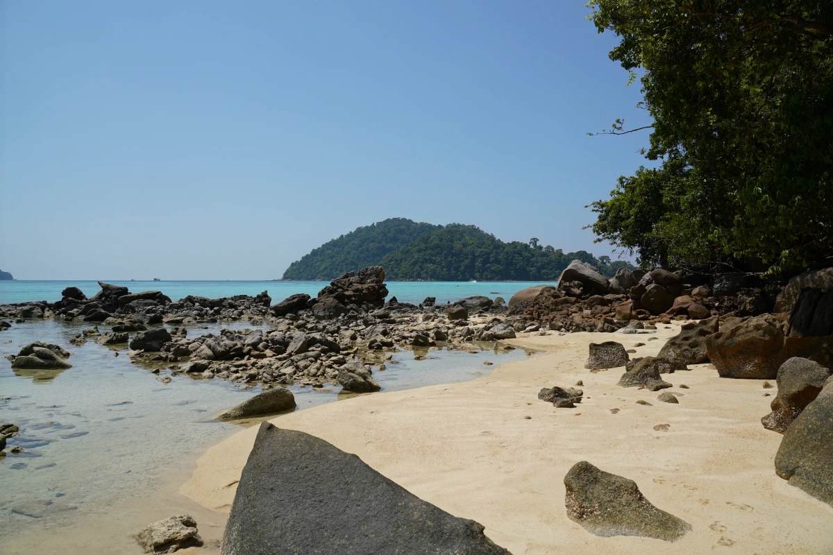 Strand auf Ko Surin Nuea (Nördliche Surin-Insel)