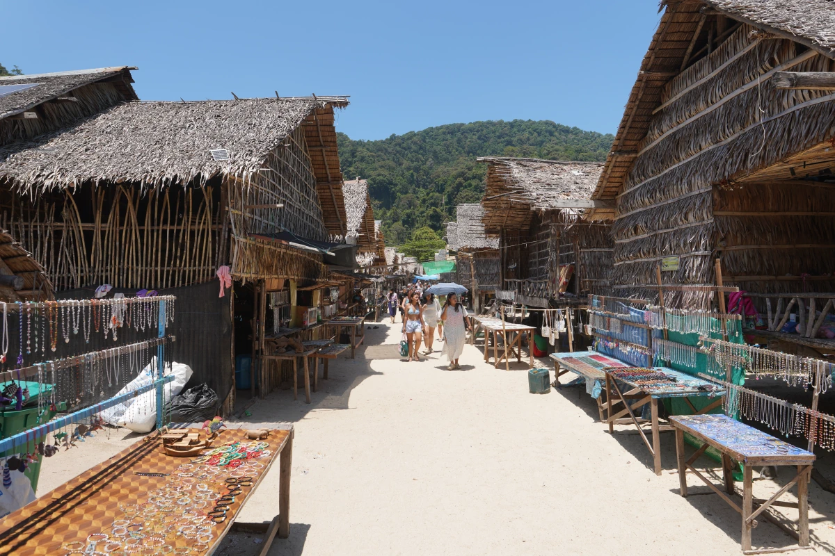 Moken-Markt auf Ko Surin Tai (Südliche Surin-Insel)