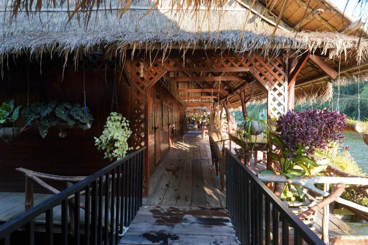 Gang in den River Kwae Jungle Rafts
