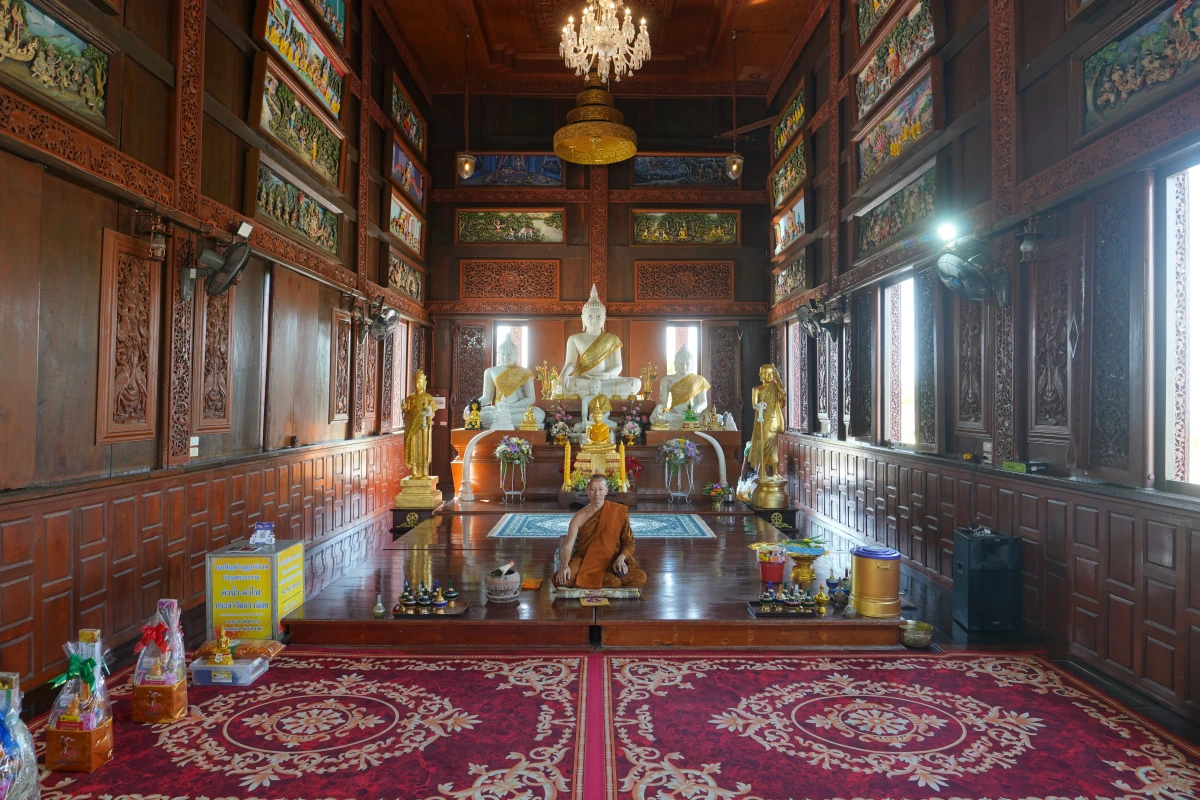 Mönch in Wat Ao Noi