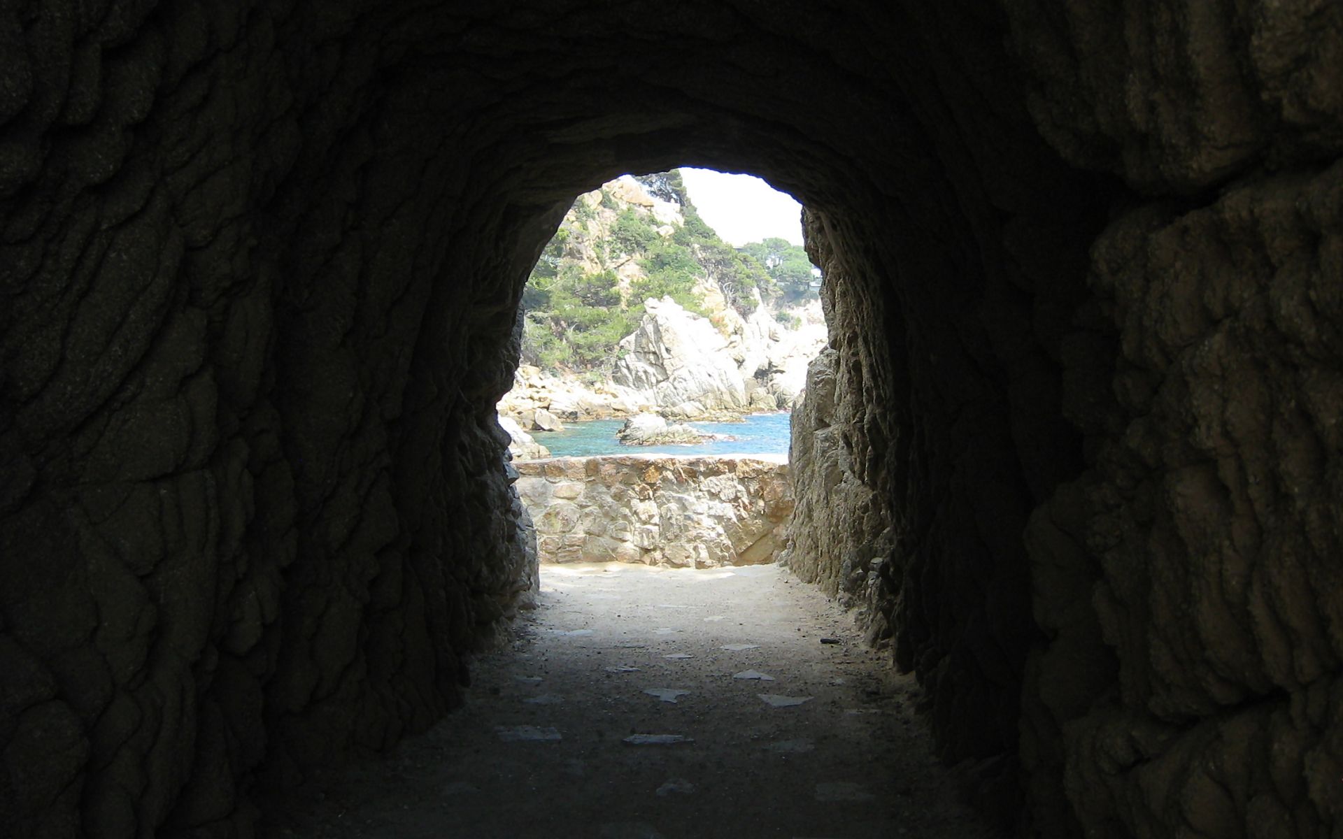 Tunnel am Strand