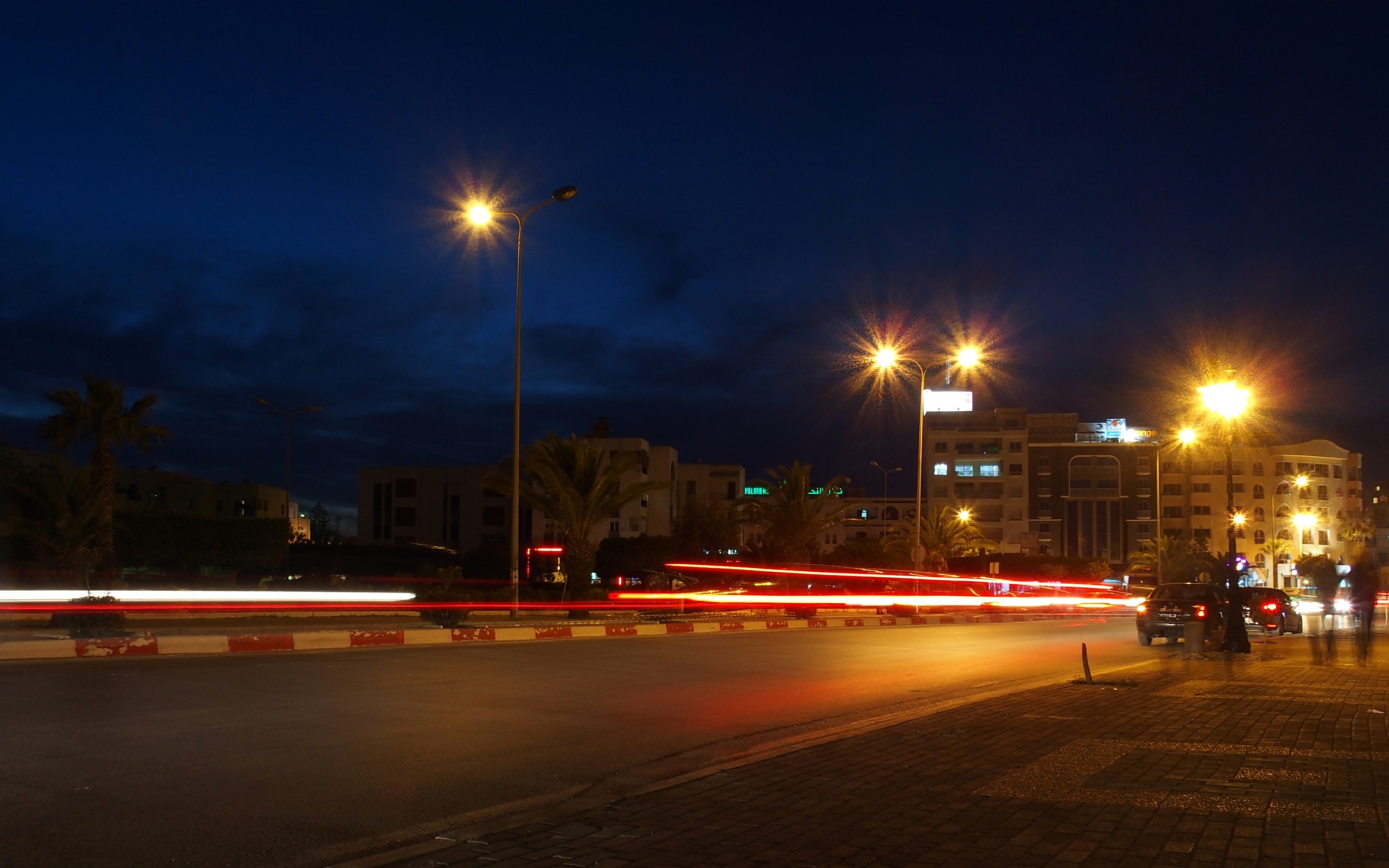 Straße in Sousse bei Nacht